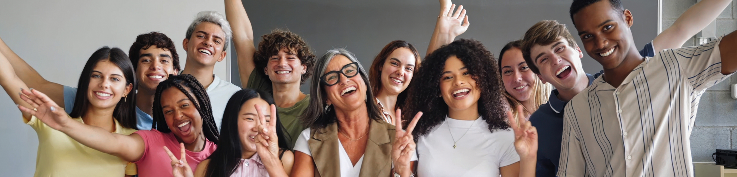 Jugendliche Schülerinnen und Schüler